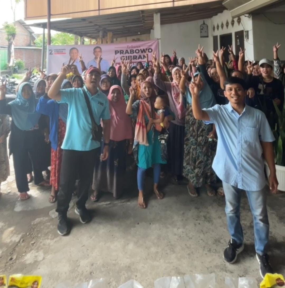 Relawan Prabowo-Gibran BerKharisma Gresik Tes Darah Gratis, Bapak-bapak Antusias