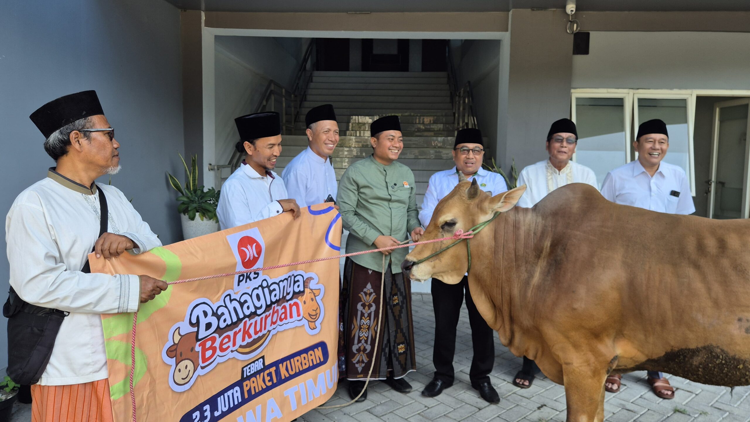 PKS Jatim Serahkan Hewan Kurban ke PWNU, MUI, dan PWM: Eratkan Silaturahmi, Kuatkan Sinergi!