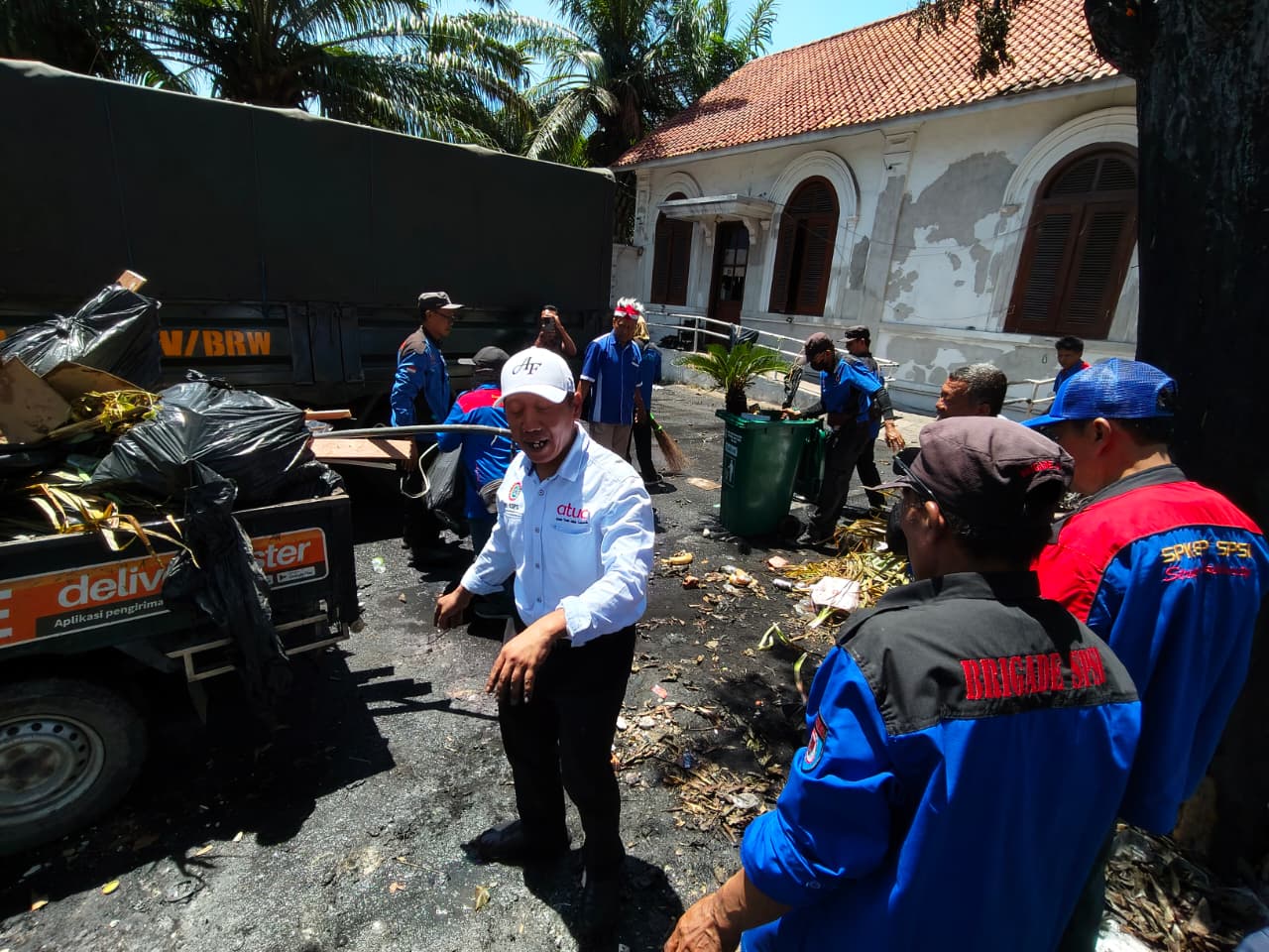 Pasca Kerusuhan, Ketua SPSI dan Gesper Jatim Bersih-bersih Grahadi
