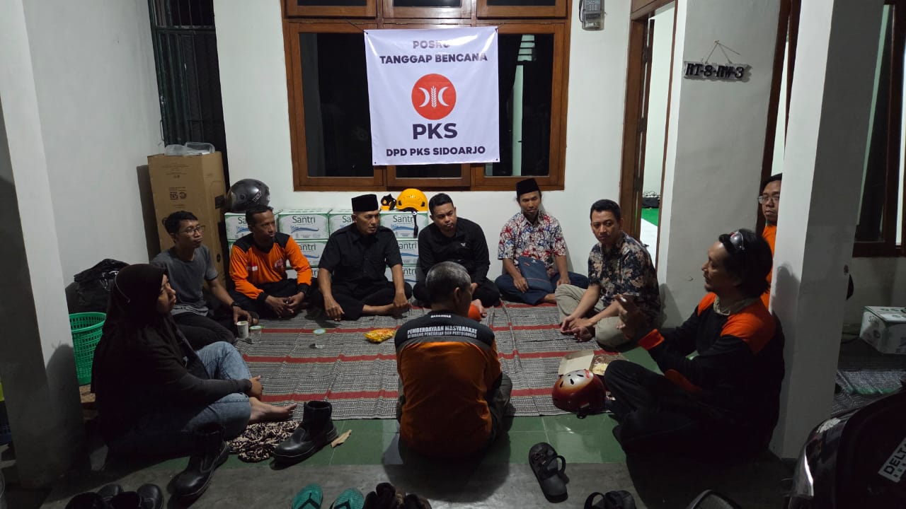 Buka Posko di Sekitar Ponpes Al Khoziny, Ketua PKS Jatim Minta Relawan Standby Sampai Tuntas