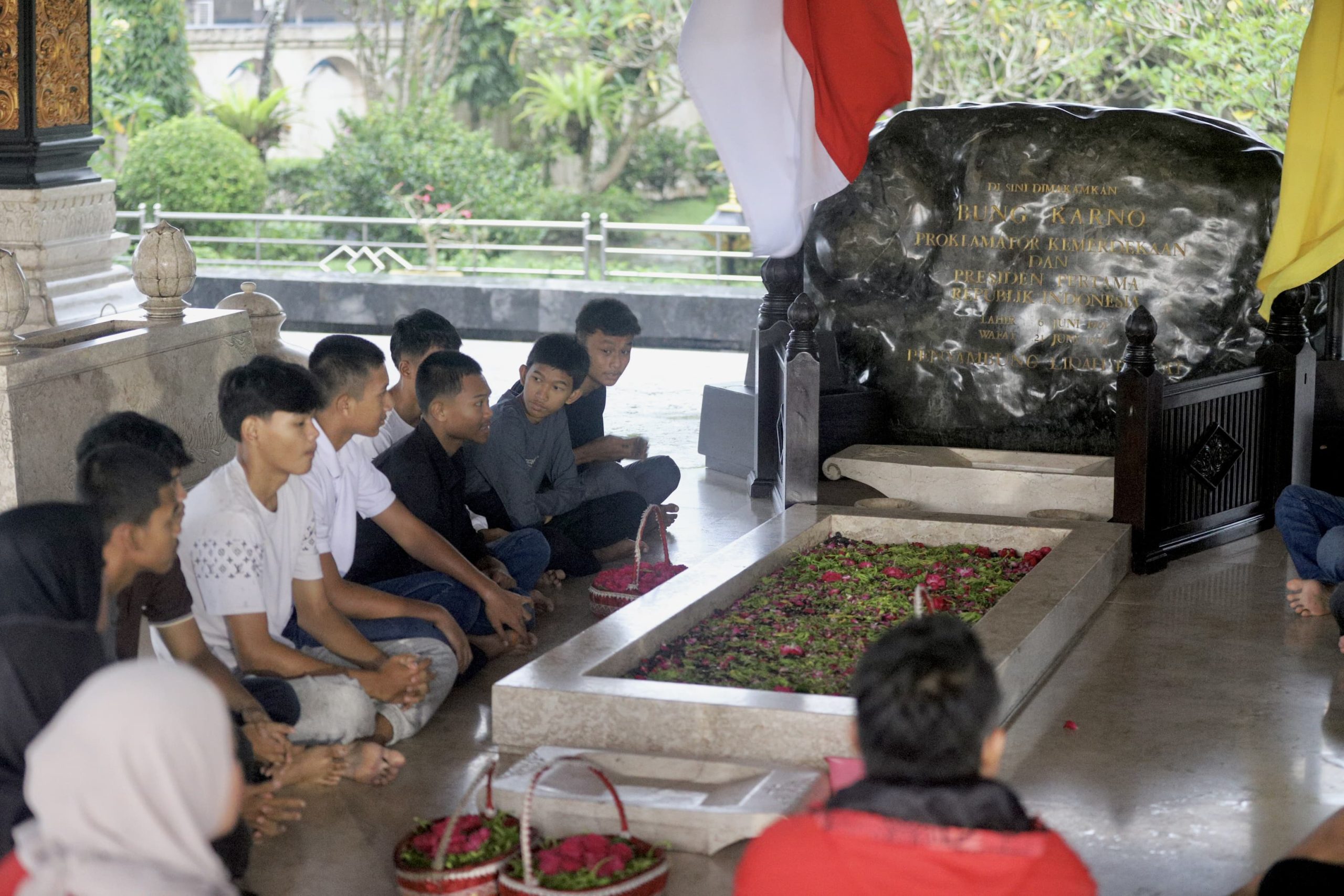Seleksi Banteng Jatim FC U-17 di Blitar Diawali Ziarah ke Makam Bung Karno